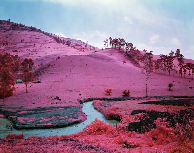 Aerochrome photographs of the Congo by Richard Mosse